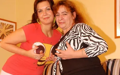 Horny Tall Babe Doing a Naughty Mature Lesbian - Mature.nl