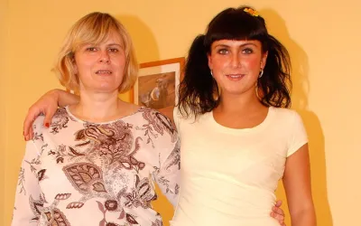 Hot Babe Doing a Chubby Mama - Mature.nl