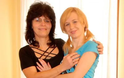 Hot Blonde Doing a Mature Lesbian - Mature.nl