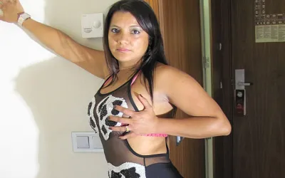 Hot Latina Lady Loves to Show Her Hot Ass - Mature.nl