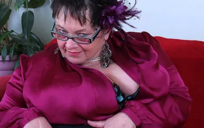 Huge Breasted British Mature BBW Playing All by Herself - Mature.nl
