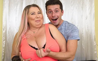 Huge Breasted Mature Lady Doing Her Toy Boy - Mature.nl