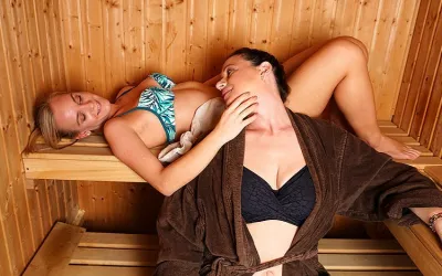 It Gets Steamy in the Hottub with These Old and Young Lesbians - Mature.nl