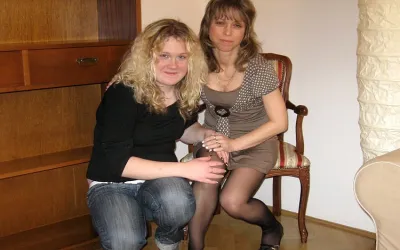 Naughty Blonde Babe Doing a Mature Lesbian - Mature.nl