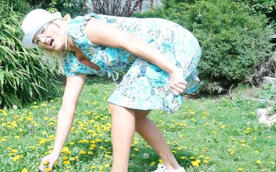 Naughty Blonde Housewife Playing in Her Garden - Mature.nl