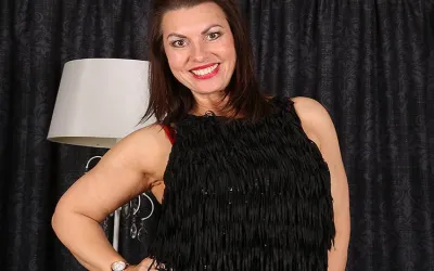 Naughty British MILF Getting Steamy Wet - Mature.nl