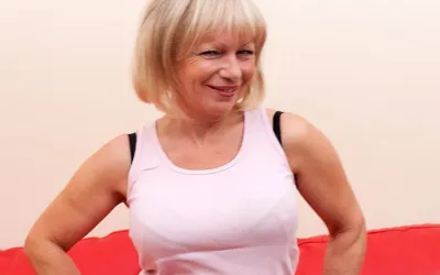 Naughty British Mom Playing with Herself - Mature.nl