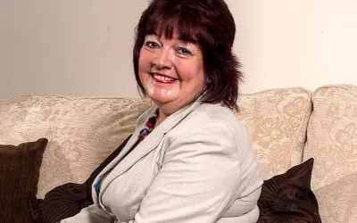 Naughty Housewife Getting Herself Wet - Mature.nl