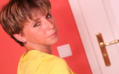 Naughty Housewife Playing with Her Wet Pussy - Mature.nl