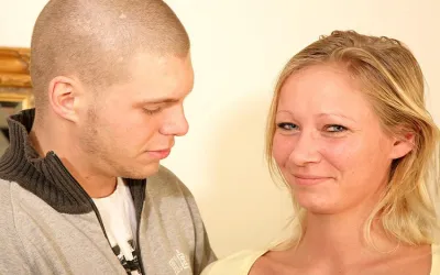 Naughty Housewife Sucking and Fucking - Mature.nl