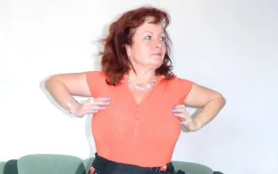 Naughty Mature Slut Getting Wet on Her Bed - Mature.nl