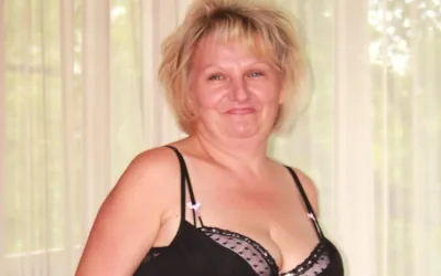 Naughty Mature Slut Playing with Herself on Her Bed - Mature.nl