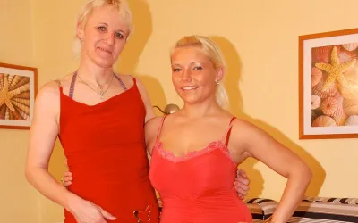 Old and Young Lesbians Play with Eachothers Pussy - Mature.nl