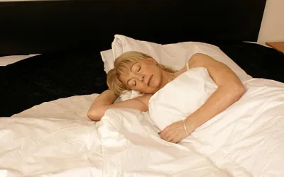 One Hot Younger Slut Getting Three Mature Pussies - Mature.nl