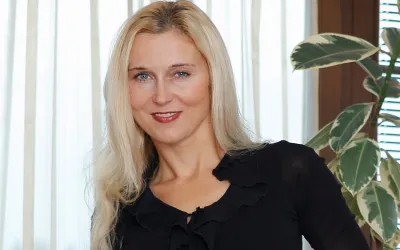 Sexy MILF Shows off Hot Body and Has Dildo Fun - Mature.nl