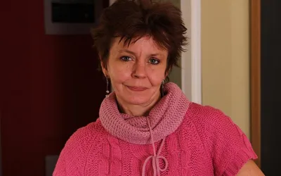 Skinny Mature Housewife Works Her Hairy Pussy - Mature.nl