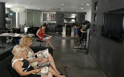 Special Mature Movie in a Kinky Lesbian Salon - Mature.nl