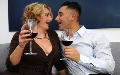 Squirting Camilla Gets It God and Hard - Mature.nl