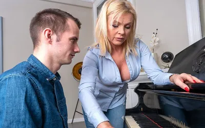 Steamy hot MILF fucking a toyboy