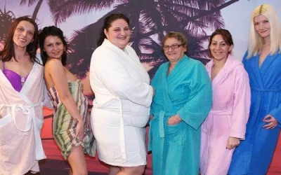Take a Look at an All Female Mature Sauna - Mature.nl
