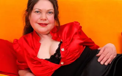 This Chubby Mama Loves to Fuck Hard and Long - Mature.nl