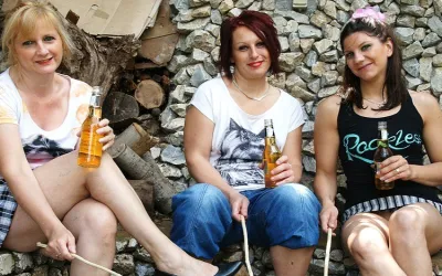 Three Old and Young Lesbians Make out in the Garden - Mature.nl