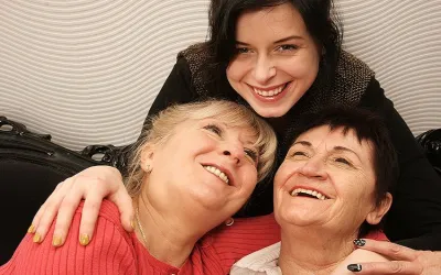 Two Mature Lesbians Pleasing a Hot Young Lesbian Babe - Mature.nl