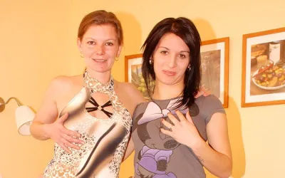 Two Naughty Old and Young Lesbians Get It on - Mature.nl