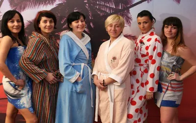 Watch These Women Unload and Relax Naked - Mature.nl