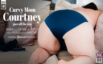 When big butt mom Courtney takes off her clothes she goes wild