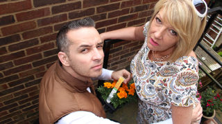 Naughty British Housewife Fucking and Sucking – Mature.nl